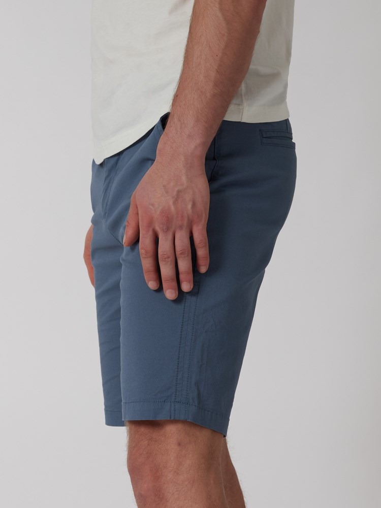 Crew chino shorts 7249913_EPF-MRCAPUCHIN-H22-Modell-Left_chn=boys_2888_Crew chino shorts EPF.jpg_Left||Left