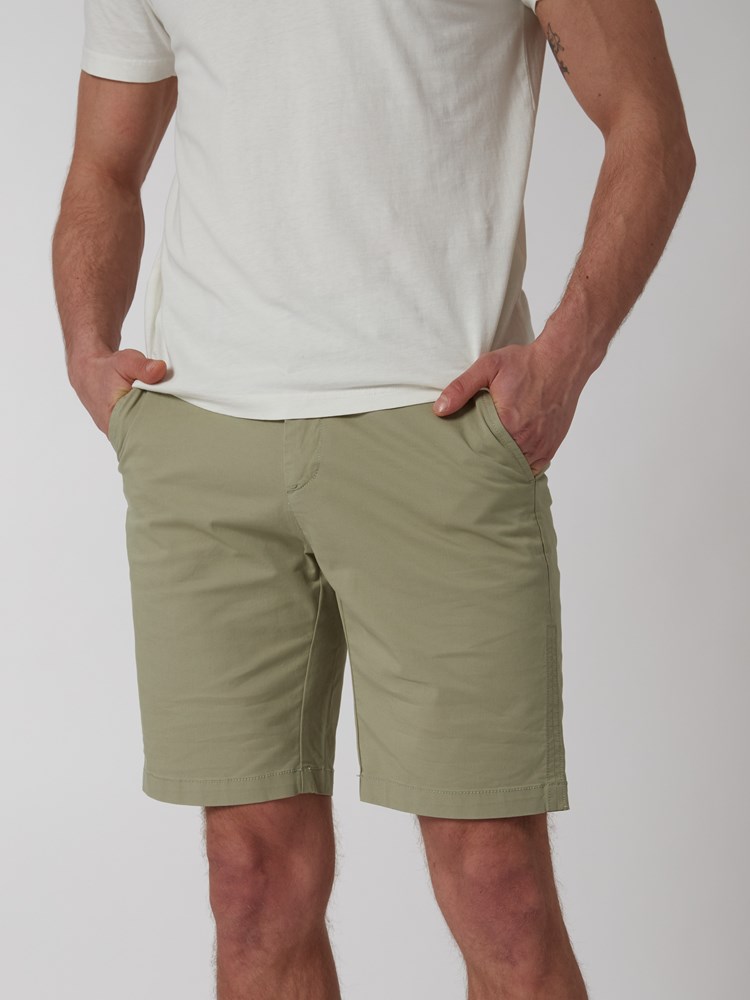 Crew chino shorts 7249913_I4V-MRCAPUCHIN-H22-Modell-Front_chn=boys_9446_Crew chino shorts I4V.jpg_Front||Front