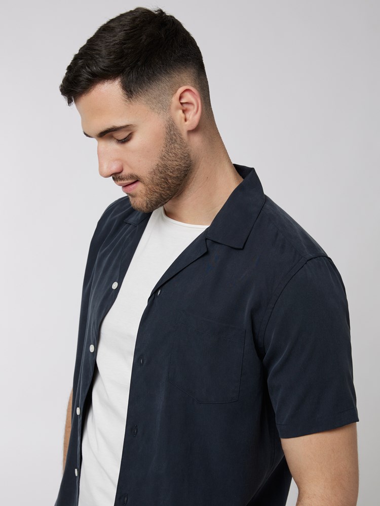 Nataniele skjorte 7249915_C27-MRCAPUCHIN-H22-Modell-Front_chn=boys_3808_Nataniele skjorte C27.jpg_Front||Front