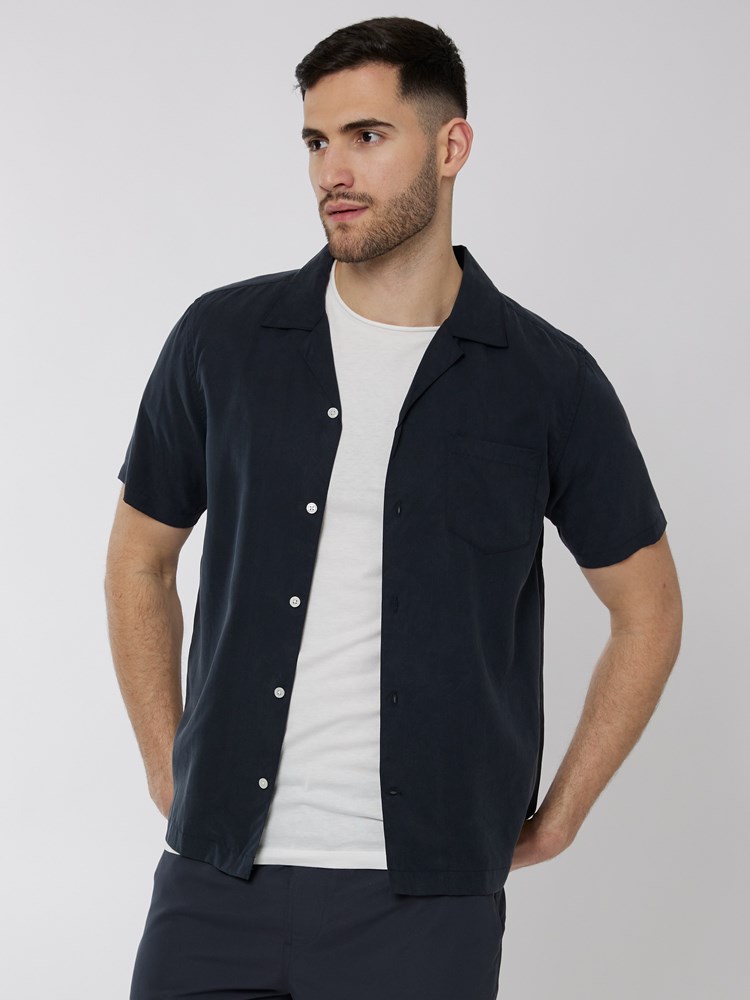 Nataniele skjorte 7249915_C27-MRCAPUCHIN-H22-Modell-Front_chn=boys_8757_Nataniele skjorte C27.jpg_Front||Front