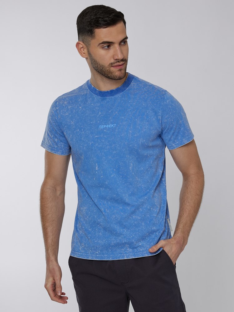 Alfabeta t-skjorte 7249923_ECQ-WOSNOTWOS-H22-Modell-Front_chn=boys_5436_Alfabeta t-skjorte ECQ.jpg_Front||Front