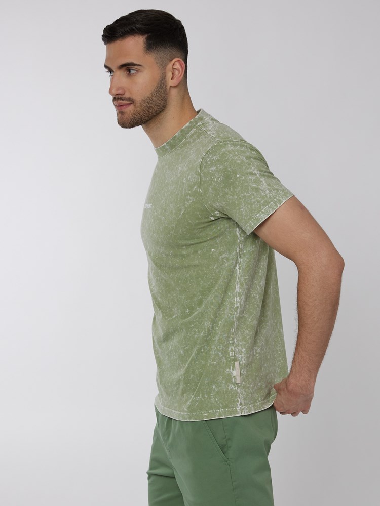 Alfabeta t-skjorte 7249923_GHF-WOSNOTWOS-H22-Modell-Front_chn=boys_1778_Alfabeta t-skjorte GHF.jpg_Front||Front
