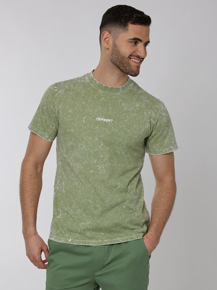 Alfabeta t-skjorte 7249923_GHF-WOSNOTWOS-H22-Modell-Front_chn=boys_9068_Alfabeta t-skjorte GHF.jpg_Front||Front