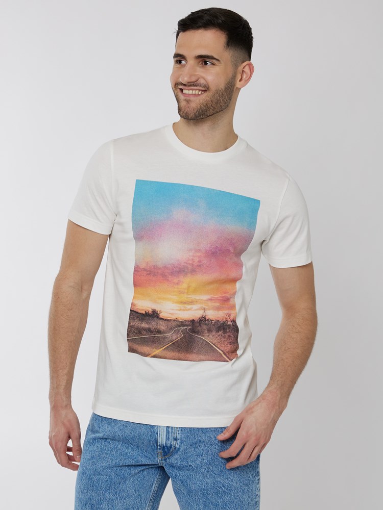 Ryan t-skjorte 7249930_O77-HENRYCHOICE-H22-Modell-Front_chn=boys_6959_Ryan t-skjorte O77 7249930.jpg_Front||Front