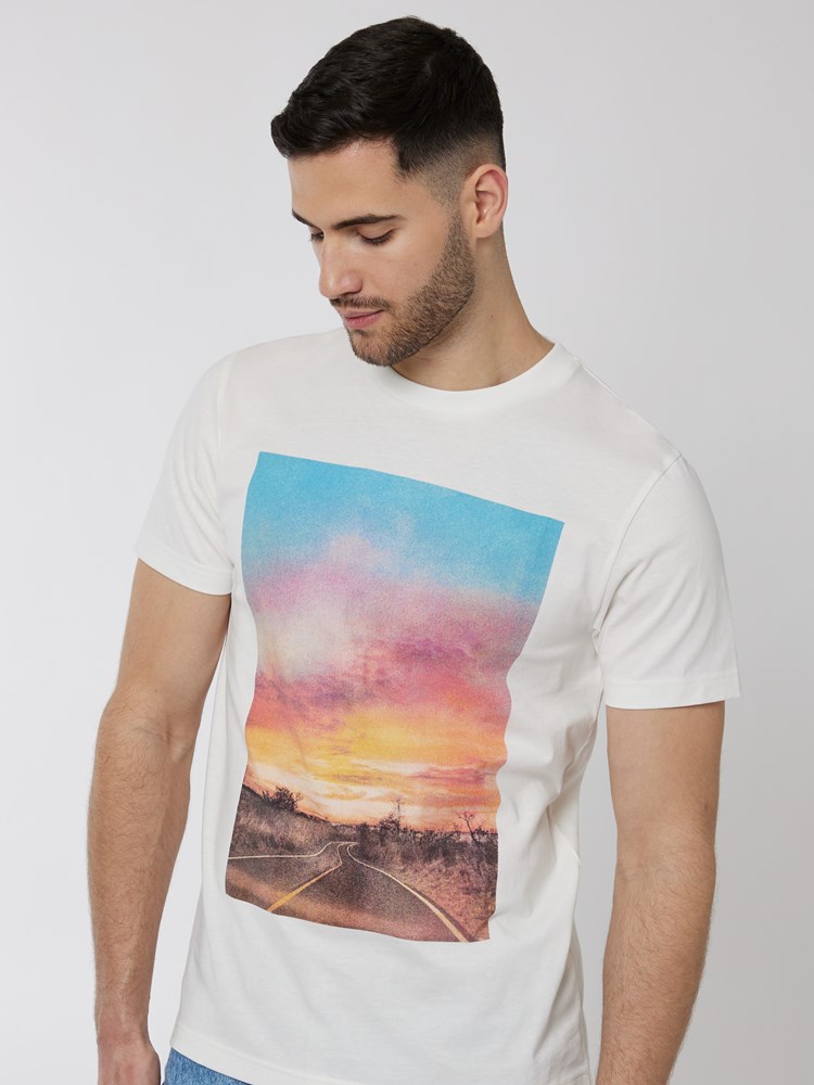 Ryan t-skjorte 7249930_O77-HENRYCHOICE-H22-Modell-Front_chn=boys_8869_Ryan t-skjorte O77 7249930.jpg_Front||Front