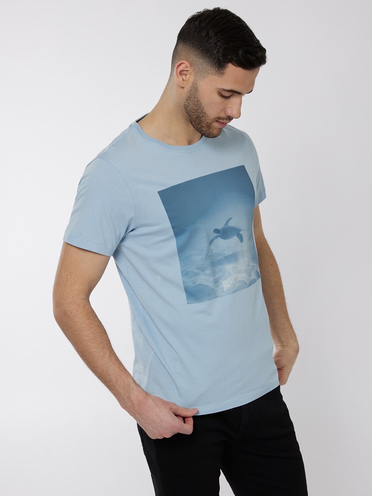 Kane T-skjorte 7249932_E8S-HENRYCHOICE-H22-Modell-Front_chn=boys_5905_Kane T-skjorte E8S.jpg_Front||Front