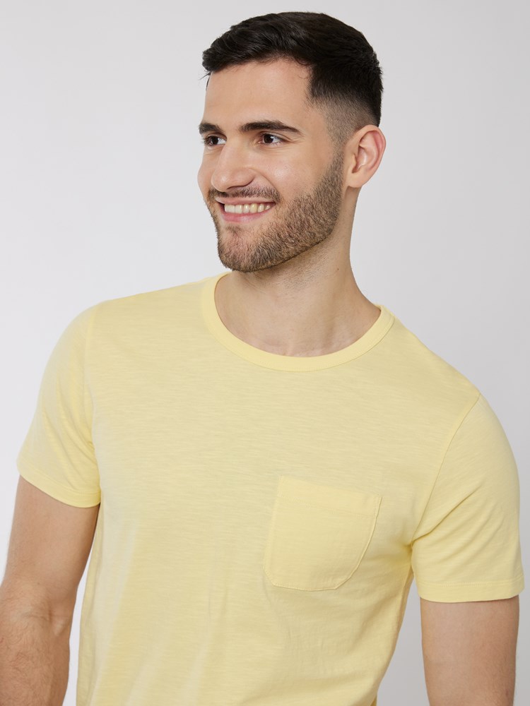 Surf t-skjorte 7249938_Q89-HENRYCHOICE-H22-Modell-Front_chn=boys_2931_Surf t-skjorte Q89.jpg_