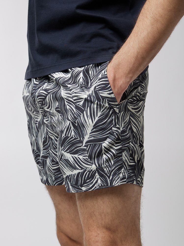 Badeshorts med print 7249942_C27-MRCAPUCHIN-H22-Modell-Front_chn=boys_9820_Badeshorts med print C27.jpg_Front||Front