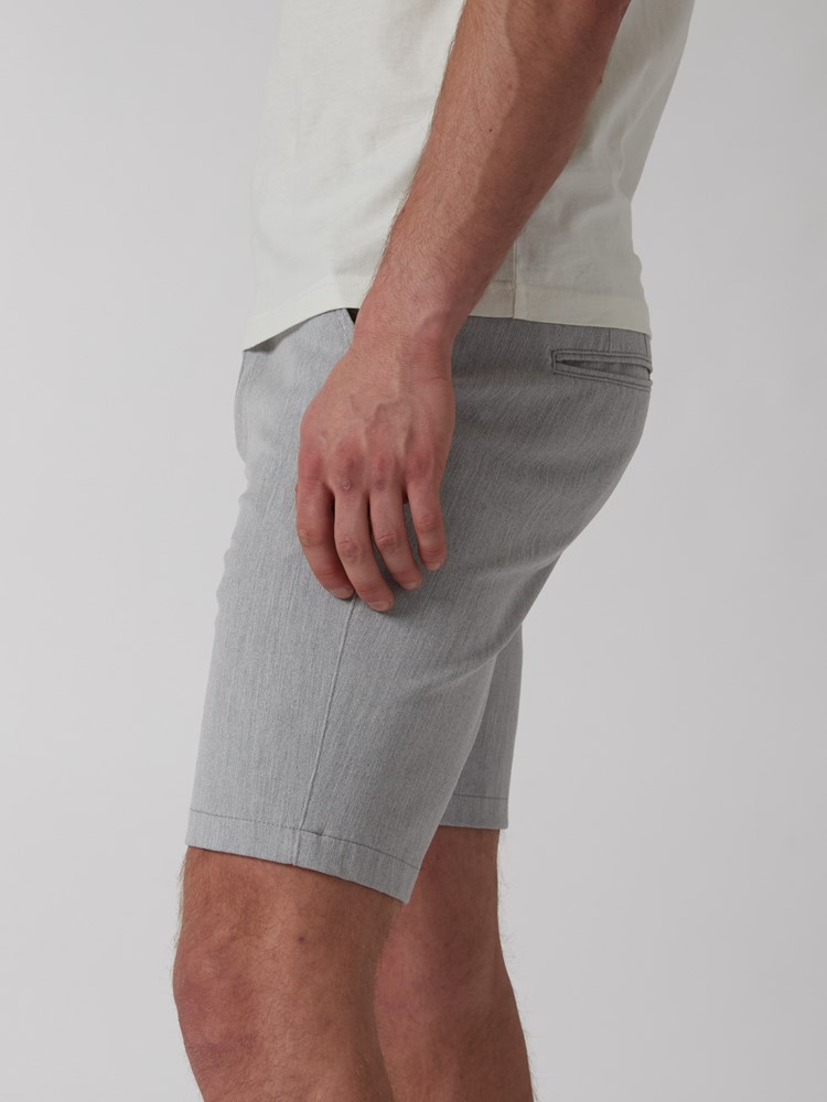 Slim suit shorts III 7250003_EM6-MRCAPUCHIN-H22-details_chn=boys_63_ID6_Slim suit shorts III ID6.jpg_