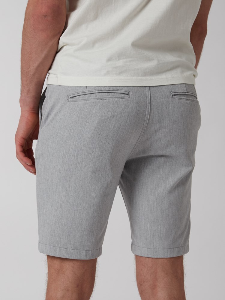 Slim suit shorts III 7250003_EM6-MRCAPUCHIN-H22-Modell-Back_chn=boys_3548_ID6_Slim suit shorts III ID6.jpg_