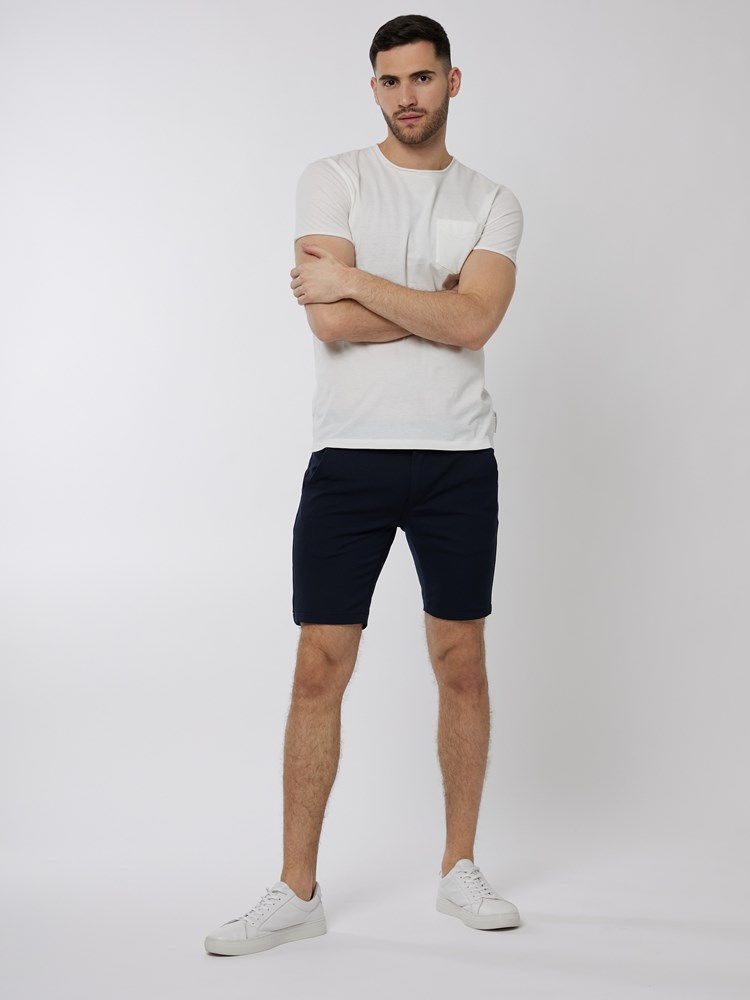 Slim suit shorts III 7250003_EM6-MRCAPUCHIN-H22-Modell-Front_chn=boys_5783_Slim suit shorts III EM6.jpg_Front||Front