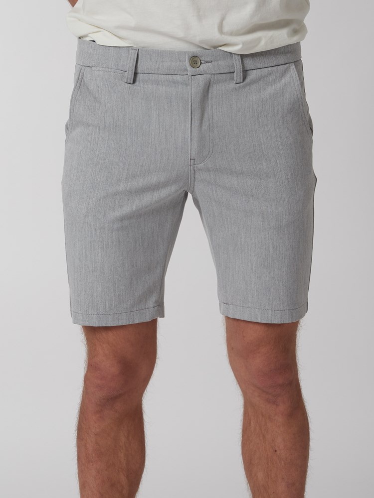 Slim suit shorts III 7250003_EM6-MRCAPUCHIN-H22-Modell-Front_chn=boys_5931_ID6_Slim suit shorts III ID6.jpg_