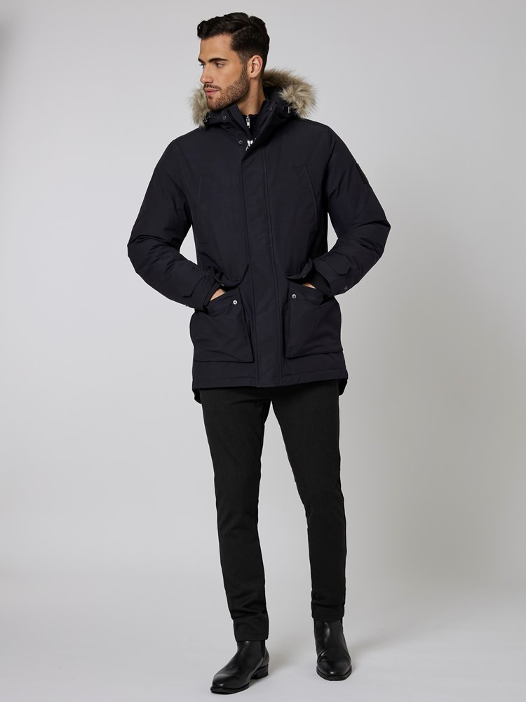 Adrian parka 7500550_C27-MRCAPUCHIN-W22-Modell-Front_chn=boys_5103_Adrian parka C27_Adrian parka C27 7500550.jpg_Front||Front