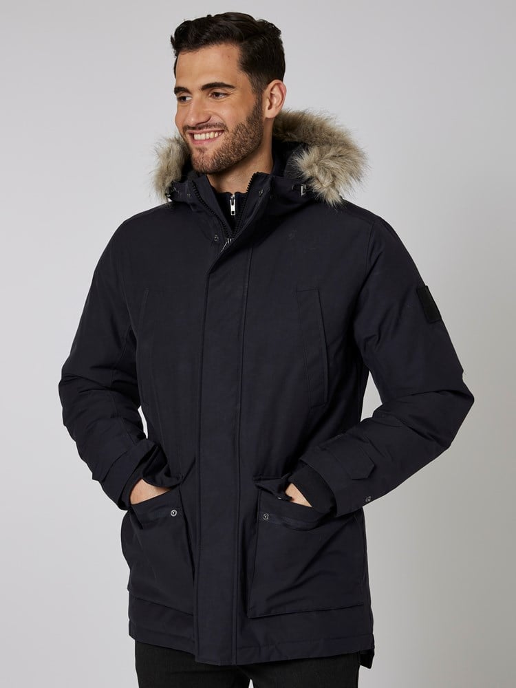 Adrian parka 7500550_C27-MRCAPUCHIN-W22-Modell-Front_chn=boys_6905_Adrian parka C27_Adrian parka C27 7500550.jpg_Front||Front