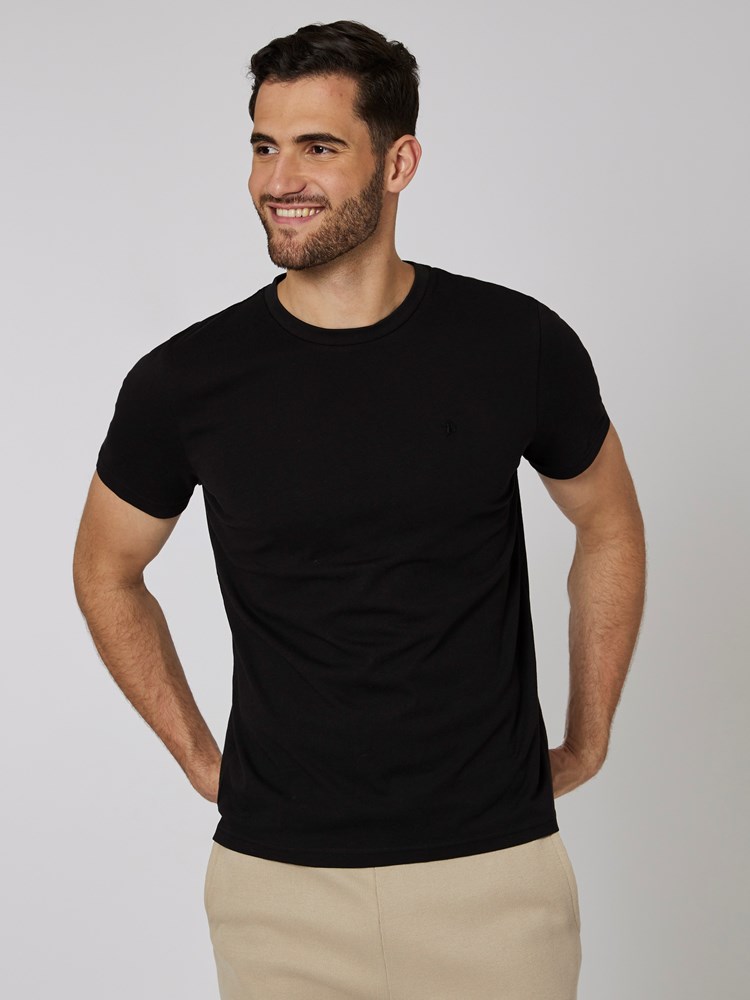 Base 2 pk t-skjorte 7500563_GTX-MRCAPUCHIN-W22-Modell-Front_chn=boys_8385_Base 2 pk t-skjorte GTX.jpg_Front