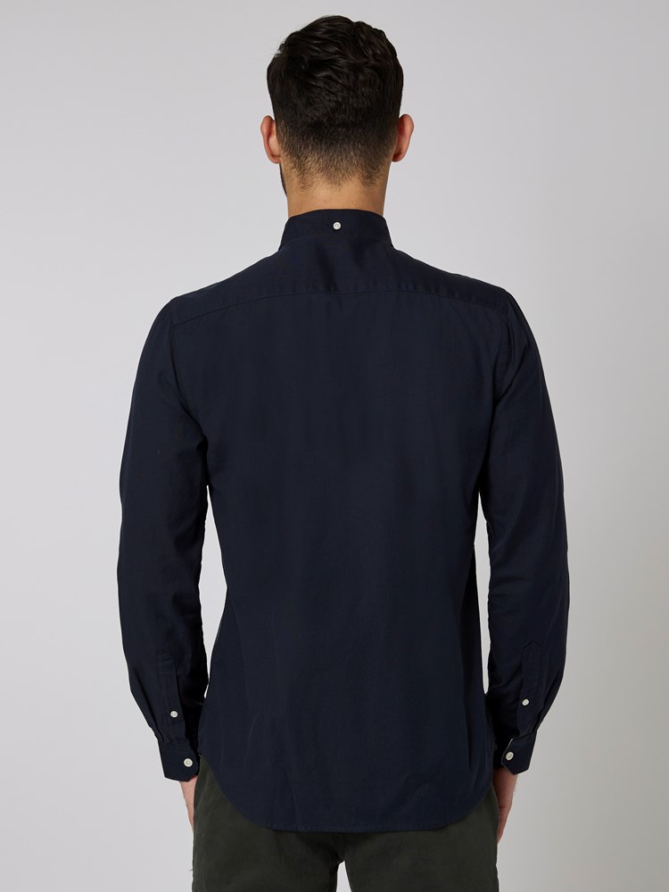 Tony oxfordskjorte 7500620_C27-MRCAPUCHIN-W22-Modell-Front_chn=boys_2033_Tony oxfordskjorte C27.jpg_Front