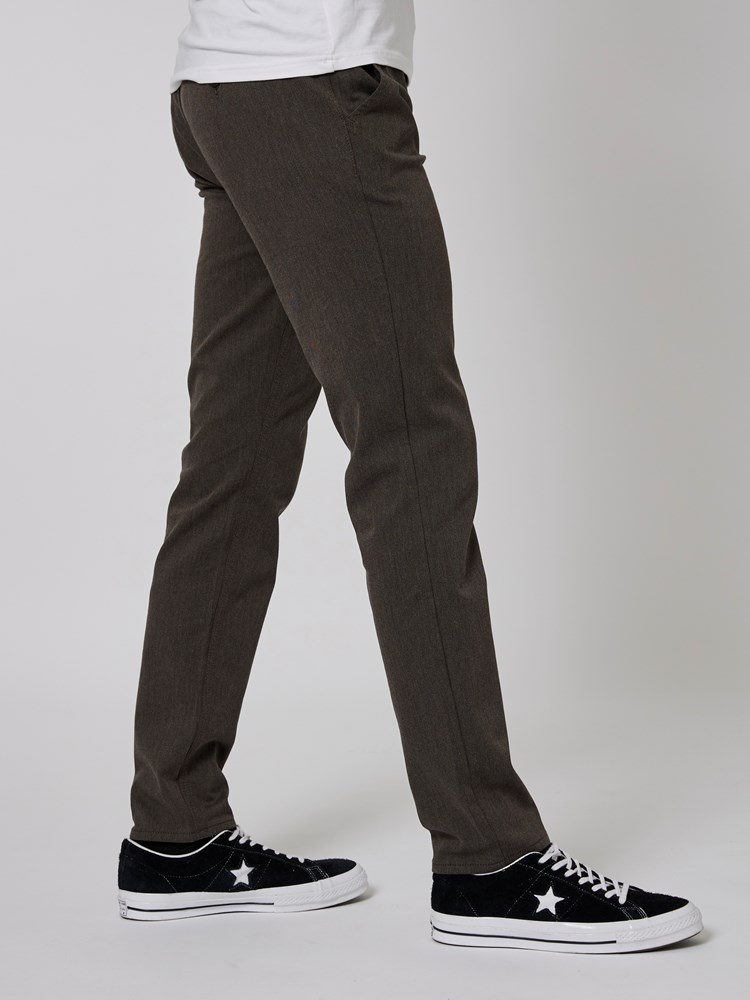 Slim melange chino 7500719_AIQ-MRCAPUCHIN-A22-Modell-Front_chn=boys_1569_Slim melange chino AIQ.jpg_Front||Front