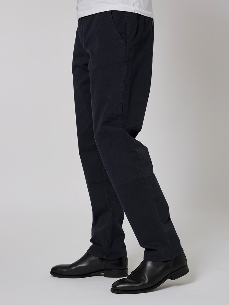 Regular chino str. twill 7500732_C27-MRCAPUCHIN-NOS-Modell-Front_chn=boys_1785_Regular chino str. twill C27_Regular chino str. twill C27 7500732.jpg_Front||Front