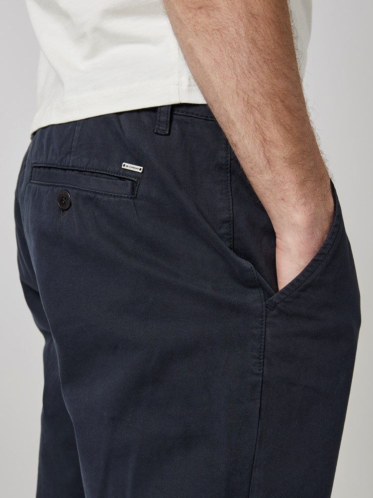 Regular chino str. twill 7500732_C27-MRCAPUCHIN-NOS-Modell-Front_chn=boys_3234_Regular chino str. twill C27_Regular chino str. twill C27 7500732.jpg_Front||Front