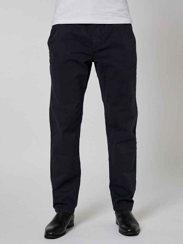 Regular chino str. twill 7500732_C27-MRCAPUCHIN-NOS-Modell-Front_chn=boys_539_Regular chino str. twill C27_Regular chino str. twill C27 7500732.jpg_Front||Front
