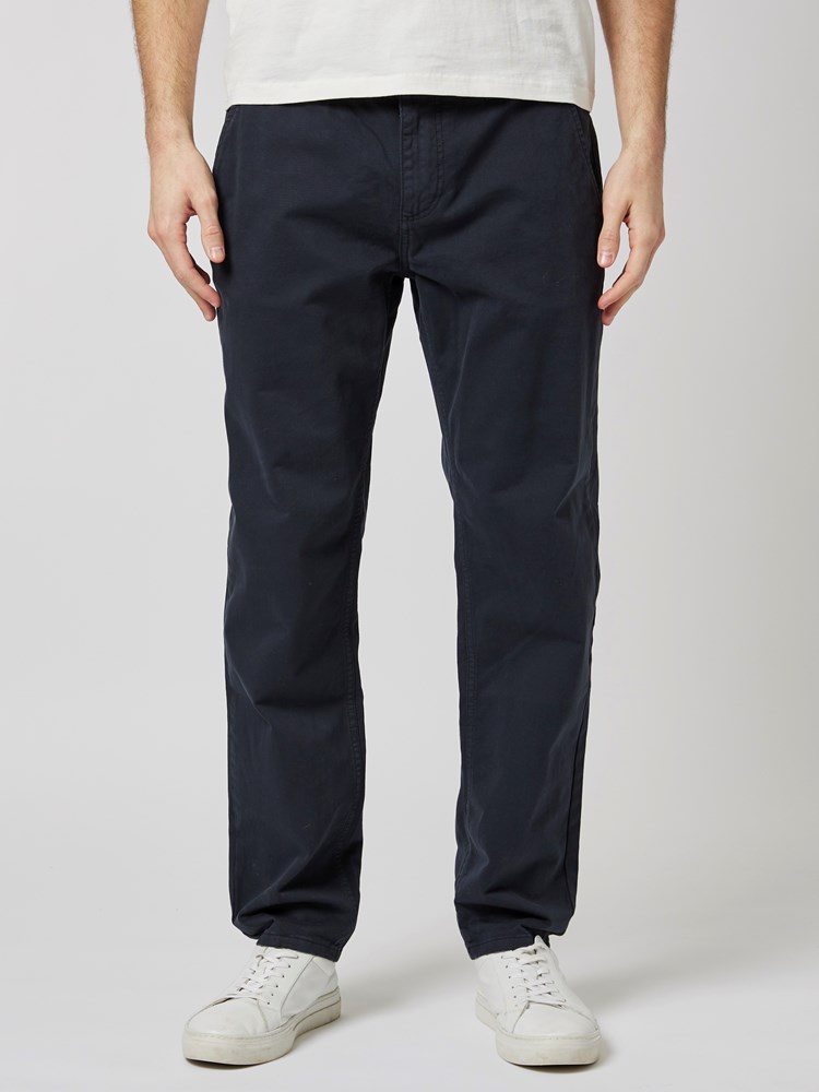 Regular chino str. twill 7500732_C27-MRCAPUCHIN-NOS-Modell-Front_chn=boys_7026_Regular chino str. twill C27_Regular chino str. twill C27 7500732.jpg_Front||Front