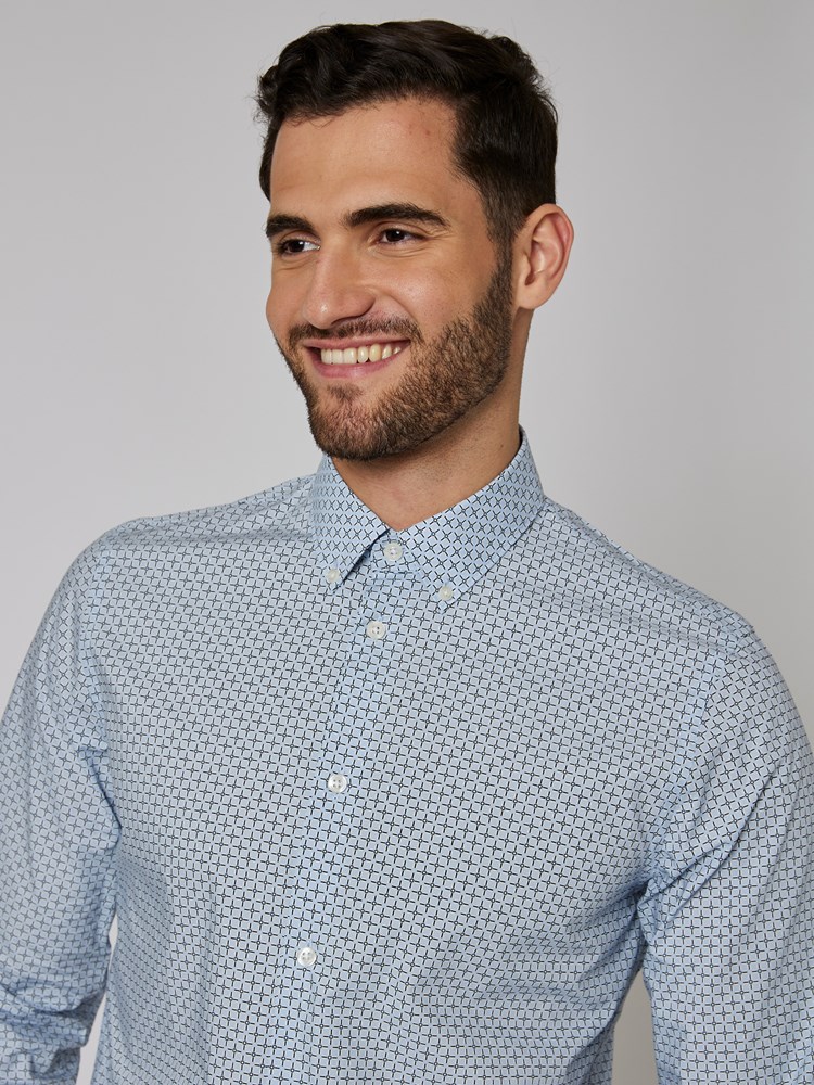 Colin skjorte 7500778_E8P-MRCAPUCHIN-W22-Modell-Front_chn=boys_7794_Colin skjorte E8P.jpg_Front||Front