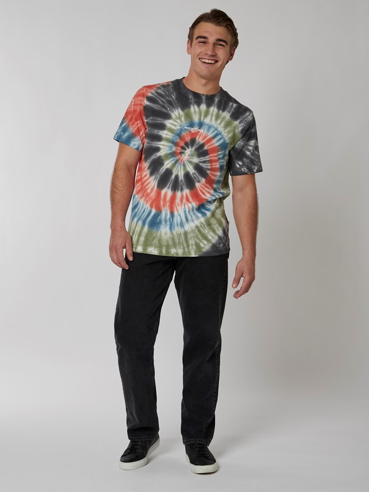Straumen tie dye t-skjorte 7501011_C31-WOSNOTWOS-A22-Modell-Front_chn=boys_824_Straumen tie dye t-skjorte C31.jpg_Front||Front