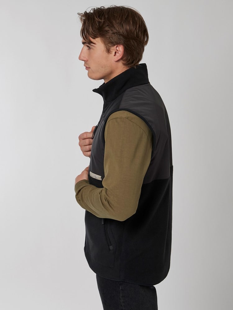 Kjartan vest 7501013_CAE-WOSNOTWOS-A22-Modell-Left_chn=boys_8475_Kjartan vest CAE.jpg_Left||Left
