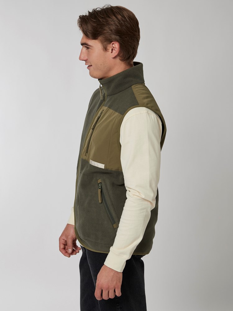 Kjartan vest 7501013_GUC-WOSNOTWOS-A22-Modell-Left_chn=boys_3843_Kjartan vest GUC.jpg_Left||Left