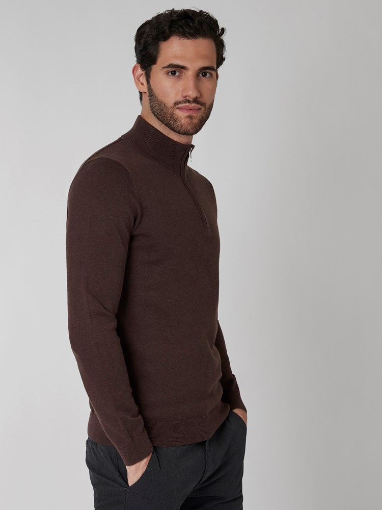 Dammers zip neck strikkegenser 7501047_AQB-MRCAPUCHIN-A22-Modell-Left_chn=boys_3636_AIN_Dammers zip neck strikkegenser AIN.jpg_