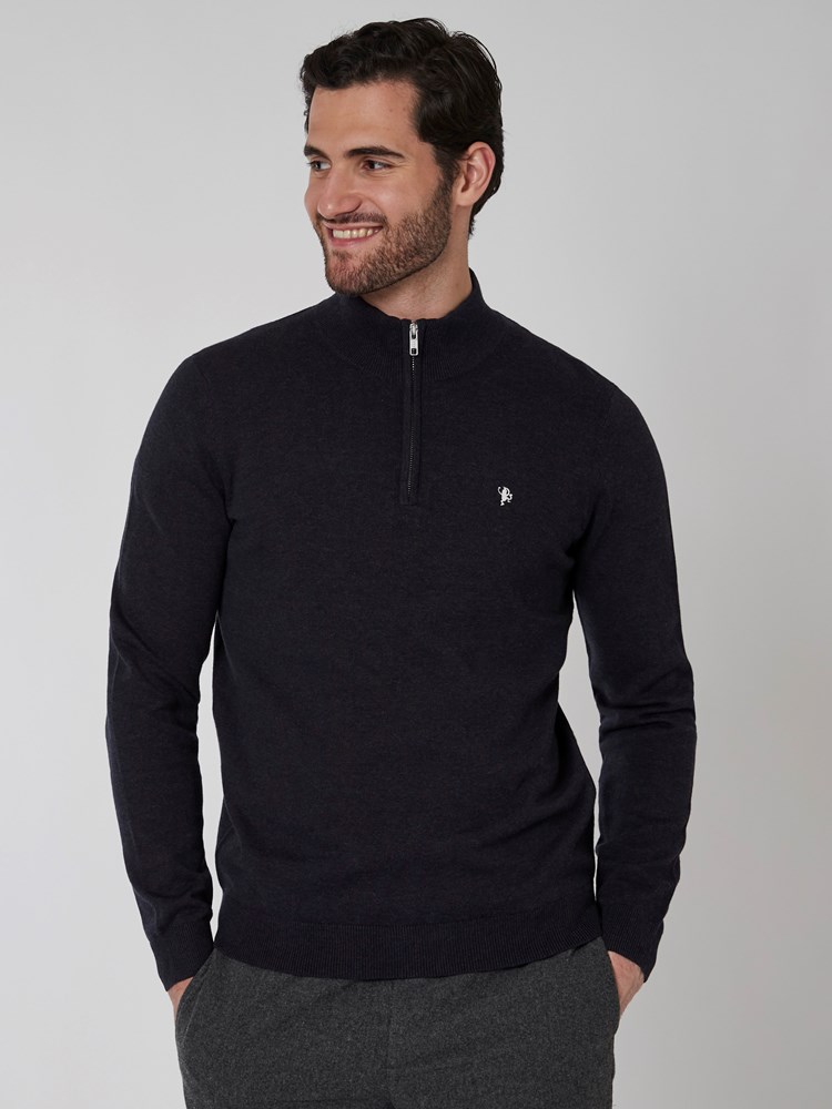 Dammers zip neck strikkegenser 7501047_C27-MRCAPUCHIN-A22-Modell-Front_chn=boys_2549_Dammers zip neck strikkegenser C27.jpg_Front||Front