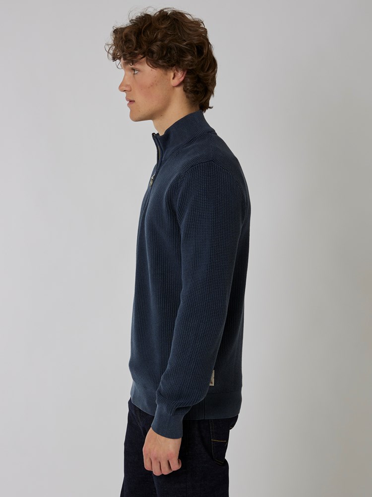 Patent zipneck strikkegenser 7501050_EM1-HENRYCHOICE-A22-Modell-Left_chn=boys_8348_Patent zipneck strikkegenser EM1.jpg_Left||Left