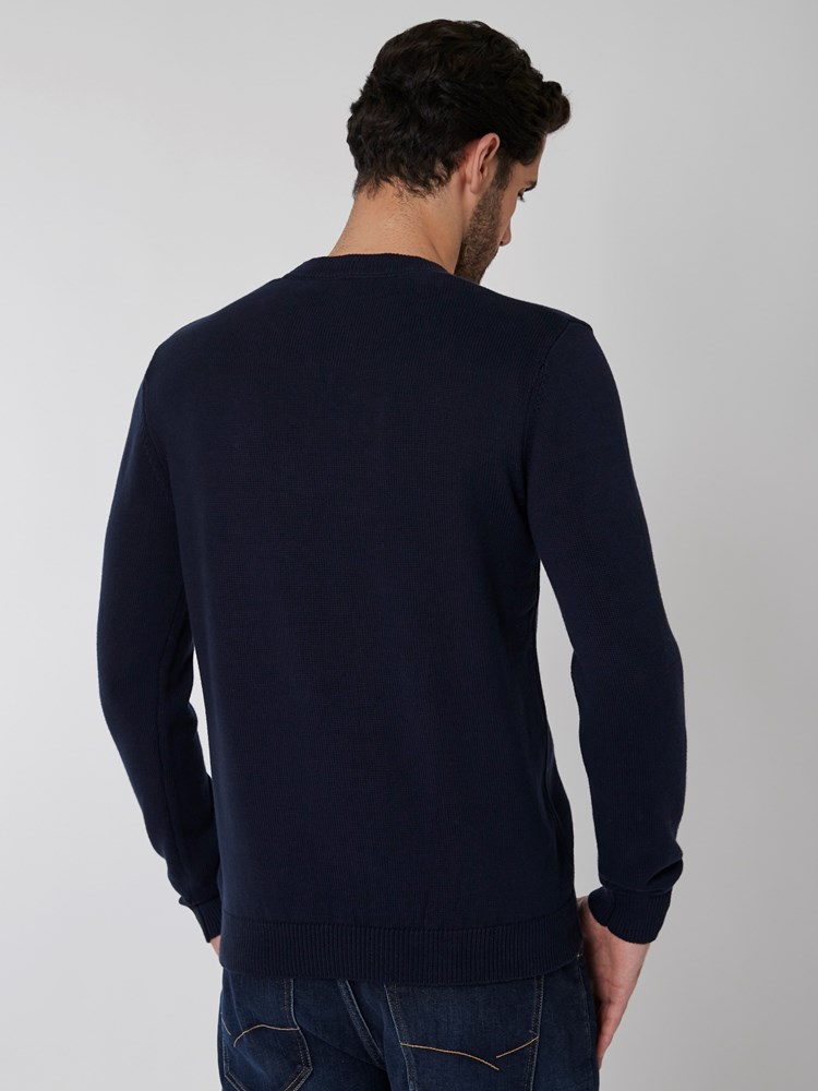 Vee strikkegenser 7501051_EM1-HENRYCHOICE-A22-Modell-Back_chn=boys_6091_Vee strikkegenser EM1.jpg_Back||Back
