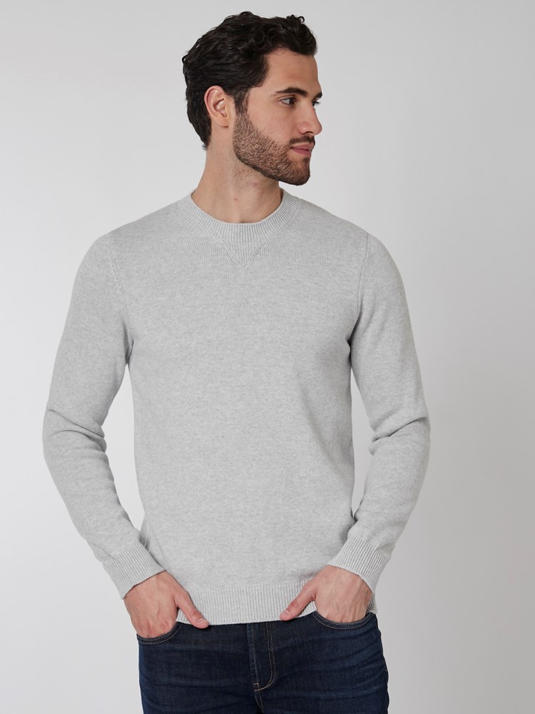 Vee strikkegenser 7501051_IEY-HENRYCHOICE-A22-Modell-Front_chn=boys_8905_Vee strikkegenser IEY.jpg_Front||Front