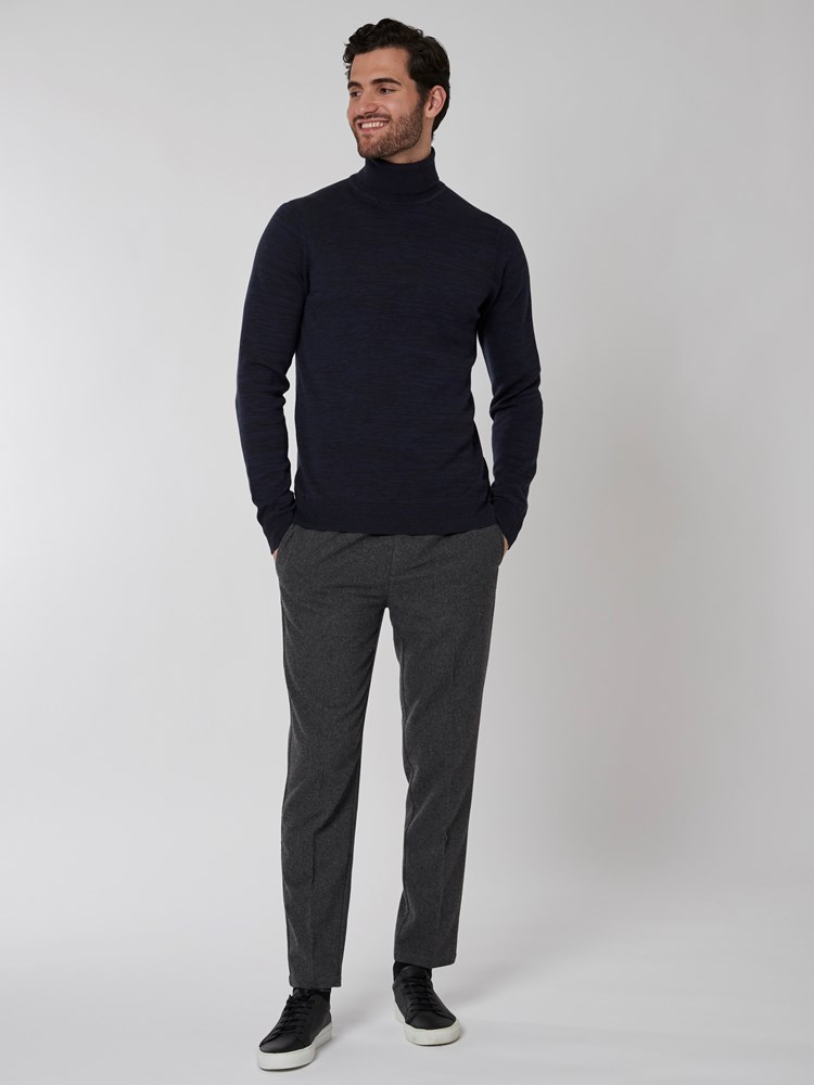 Douglas strikkegenser 7501058_C27-MRCAPUCHIN-A22-Modell-Front_chn=boys_8416_Douglas strikkegenser C27.jpg_Front||Front
