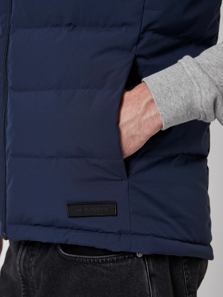 Philip down vest 7501071_C29-MRCAPUCHIN-A22-details_chn=boys_4519_Philip down vest C29.jpg_