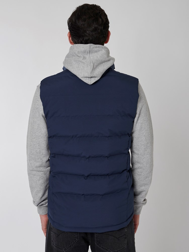 Philip down vest 7501071_C29-MRCAPUCHIN-A22-Modell-Back_chn=boys_8572_Philip down vest C29.jpg_Back||Back