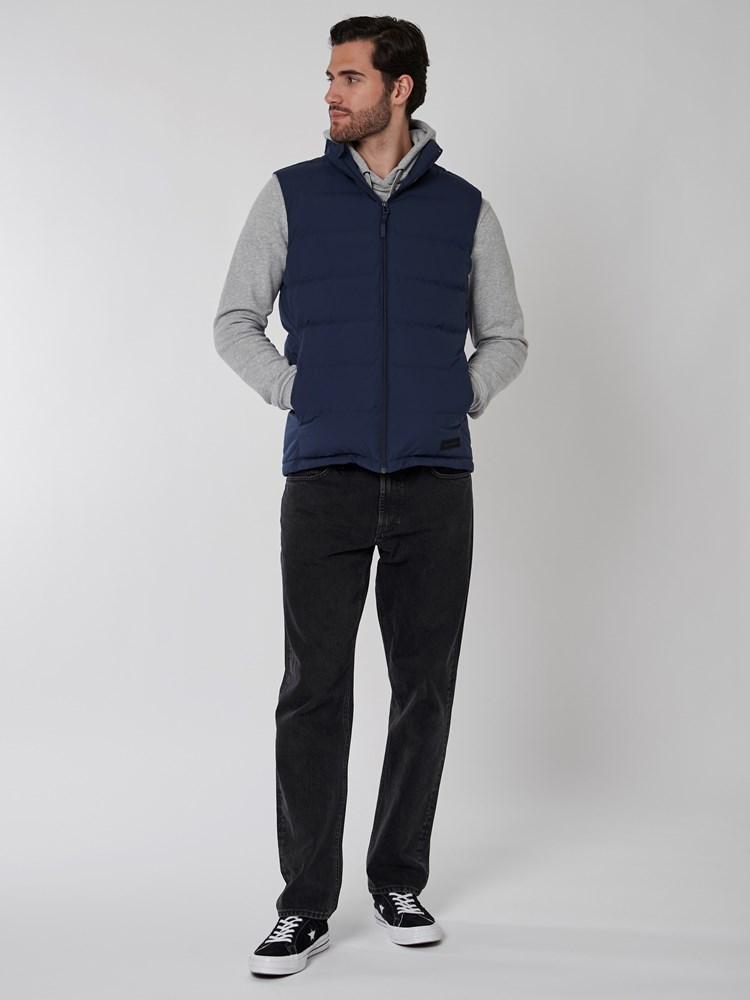 Philip down vest 7501071_C29-MRCAPUCHIN-A22-Modell-Front_chn=boys_8727_Philip down vest C29.jpg_Front||Front