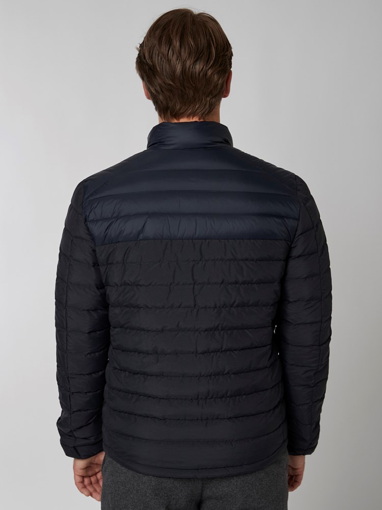 Louis down jakke 7501073_C27-MRCAPUCHIN-A22-Modell-Back_chn=boys_3433_Louis down jakke C27.jpg_Back||Back