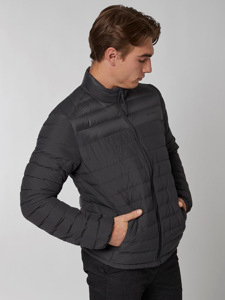 Louis down jakke 7501073_IC9-MRCAPUCHIN-A22-Modell-Left_chn=boys_6656_Louis down jakke IC9.jpg_Left||Left