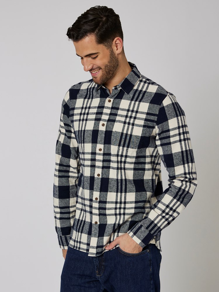 Finn shirt 7501094_EM1-HENRYCHOICE-W22-Modell-Front_chn=boys_2884_Finn shirt EM1.jpg_Front||Front