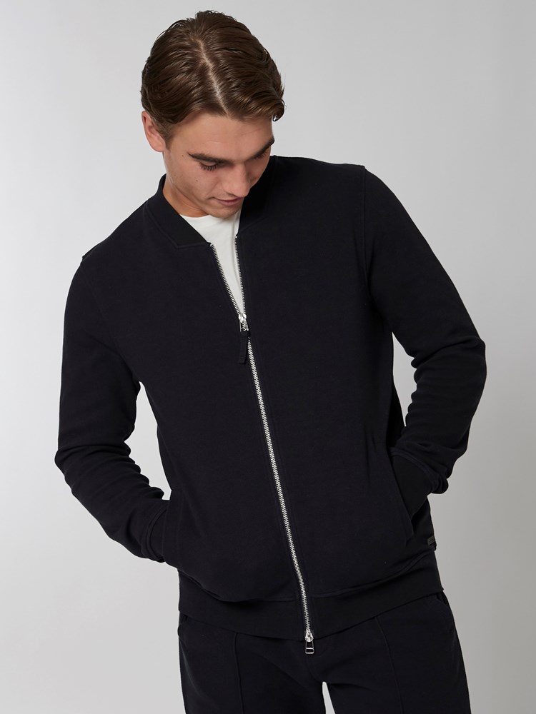 Giovanni zip jakke 7501126_C27-MRCAPUCHIN-A22-Modell-Front_chn=boys_9656_Giovanni zip jakke C27.jpg_Front||Front