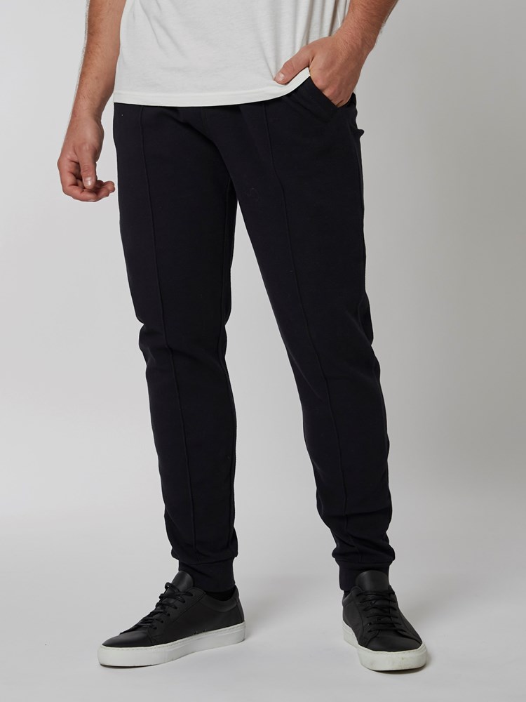 Giovanni joggebukse 7501127_C27-MRCAPUCHIN-A22-Modell-Front_chn=boys_2939_Giovanni joggebukse C27.jpg_Front||Front