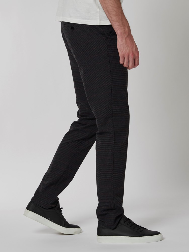 Slim check chino 7501430_EM6-MRCAPUCHIN-A22-Modell-Left_chn=boys_8549_Slim check chino EM6.jpg_Left||Left