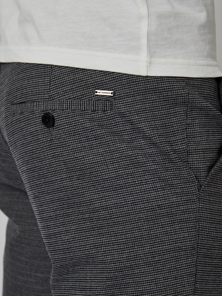 Slim check chino 7501435_IEL-MRCAPUCHIN-A22-details_chn=boys_9227_Slim check chino IEL.jpg_