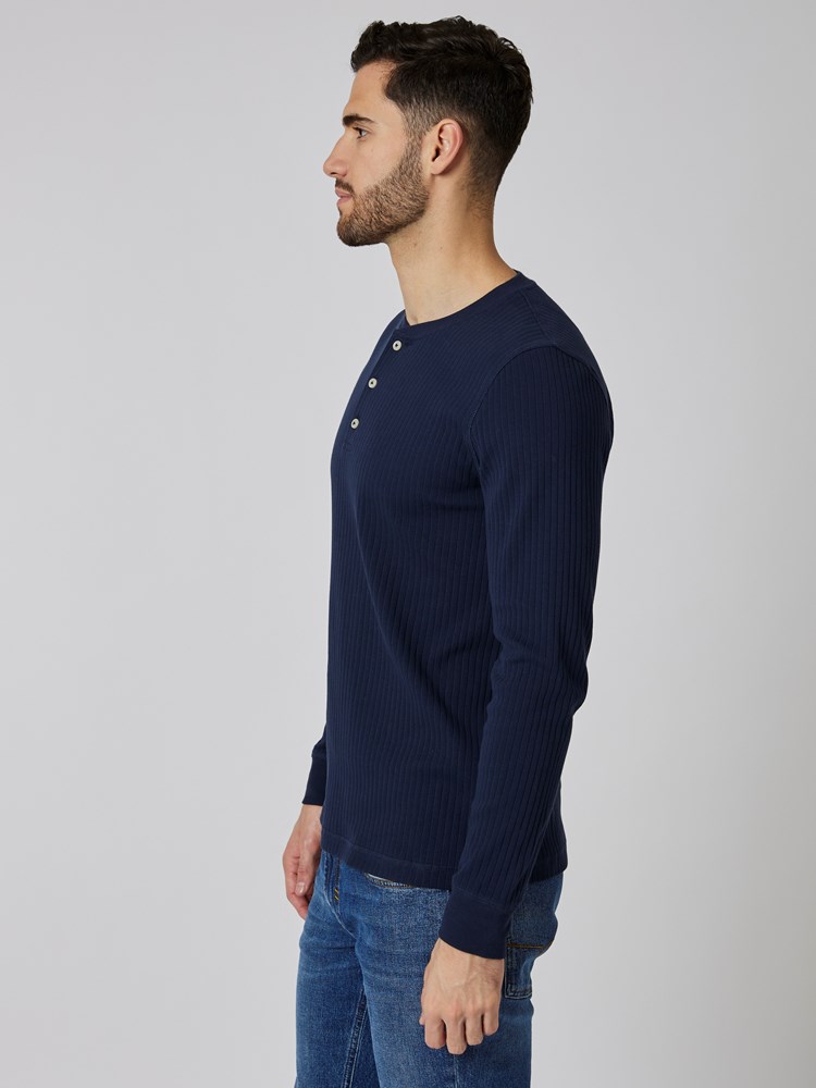 Chris Grandad 7501844_EM1-HENRYCHOICE-S23-Modell-Front_chn=boys_3491_Chris Grandad EM1.jpg_Front||Front