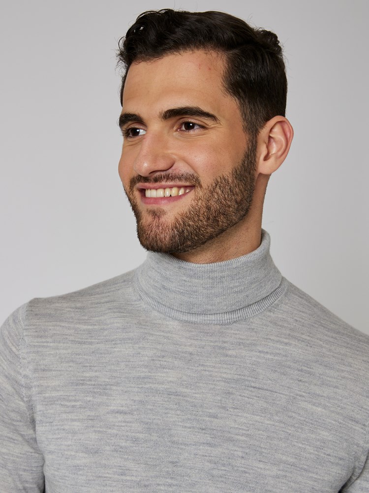 Merino polo strikkegenser 7501868_I6T-MRCAPUCHIN-W22-Modell-Front_chn=boys_5430_Merino polo strikkegenser I6T.jpg_Front||Front