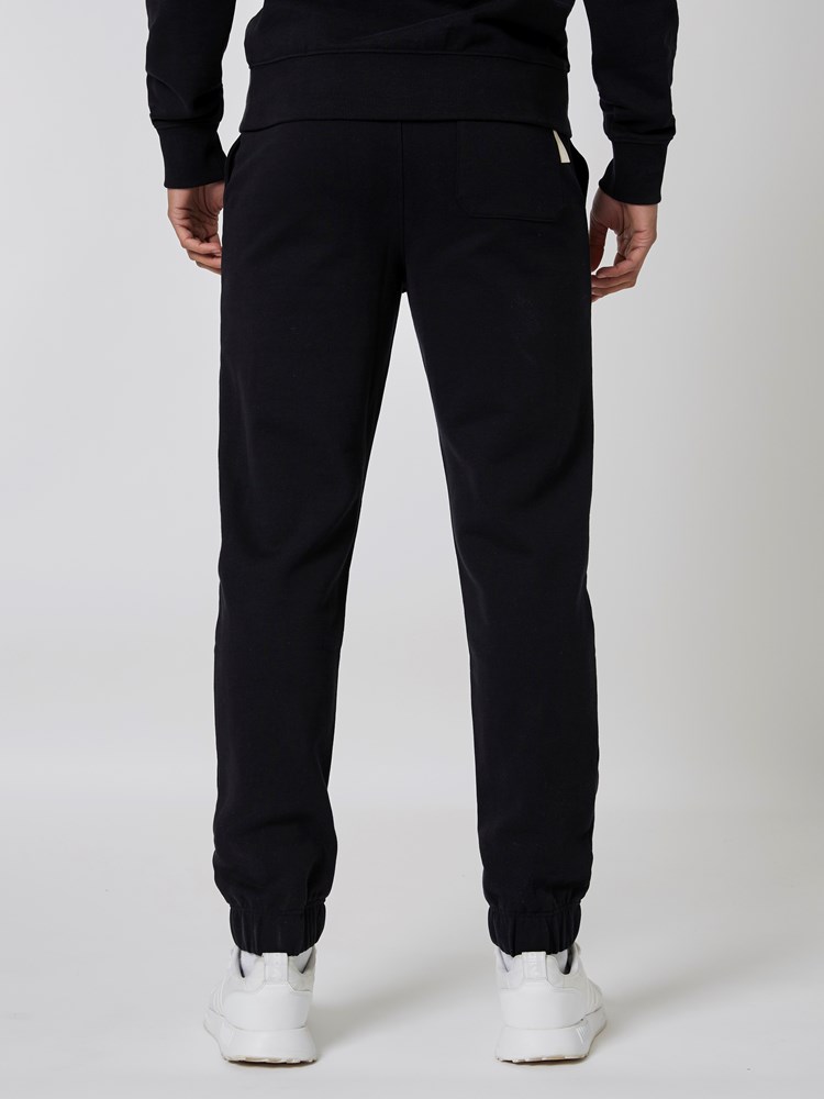 Signature joggebukse 7501890_CAE-WOSNOTWOS-S23-Modell-Front_chn=boys_2789_Signature joggebukse CAE.jpg_Front||Front