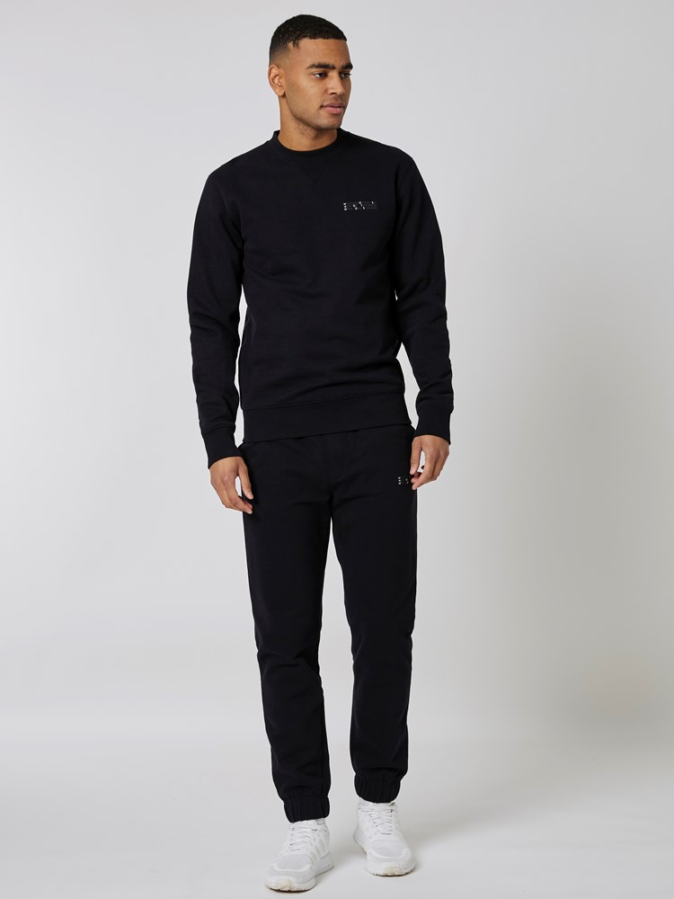 Signature joggebukse 7501890_CAE-WOSNOTWOS-S23-Modell-Front_chn=boys_577_Signature joggebukse CAE.jpg_Front||Front