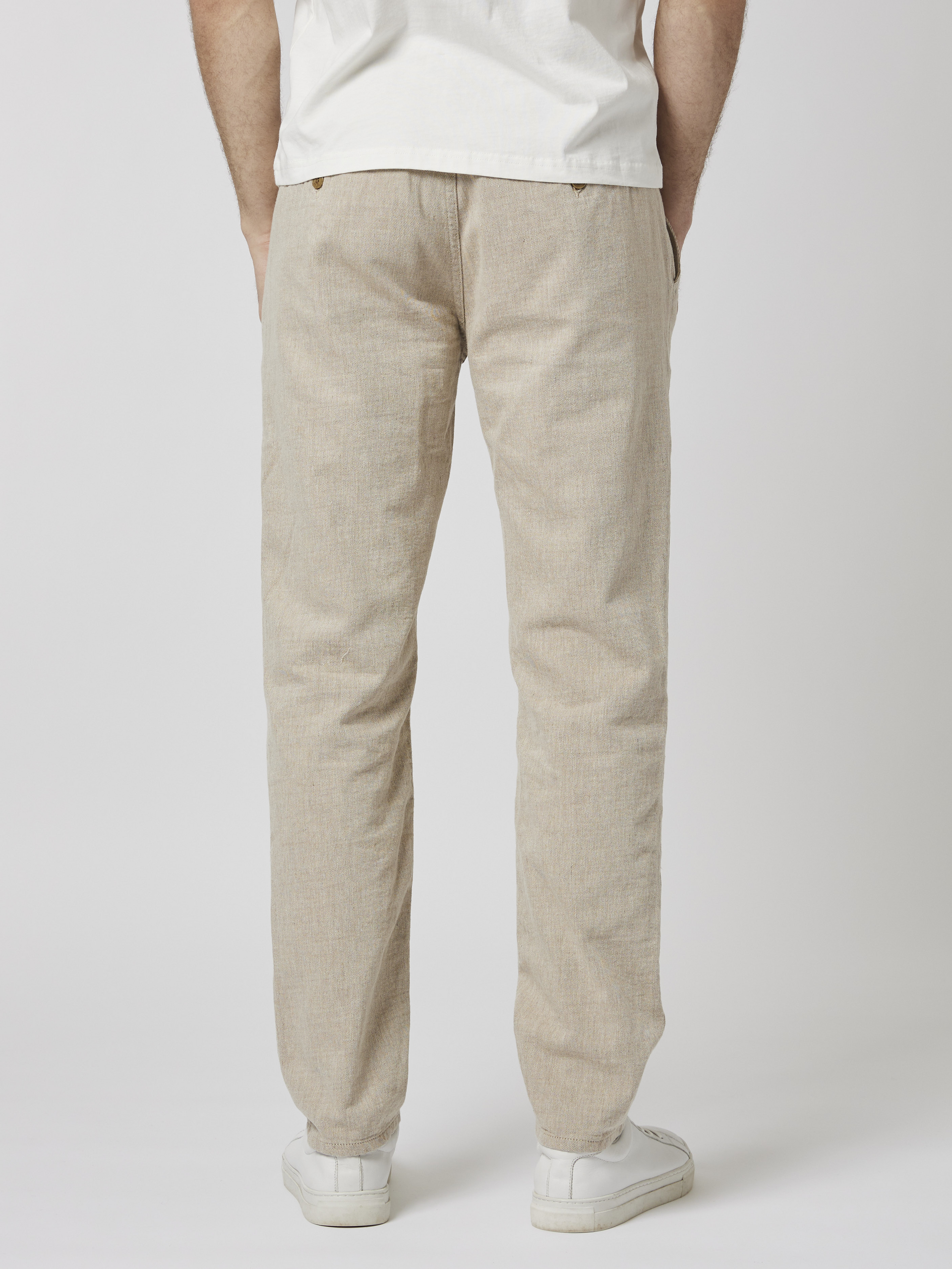 Regular nomade chino 7502047_AED-MRCAPUCHIN-S23-Modell-Front_chn=boys_1375_Regular nomade chino AED.jpg_Front||Front